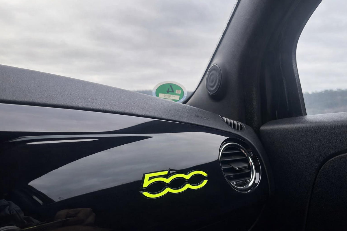 Fiat 500 Abarth Emblem Overlay / Vinyl Aufkleber für Original Emblem / Custom Look passgenau für Armaturenbrett 500
