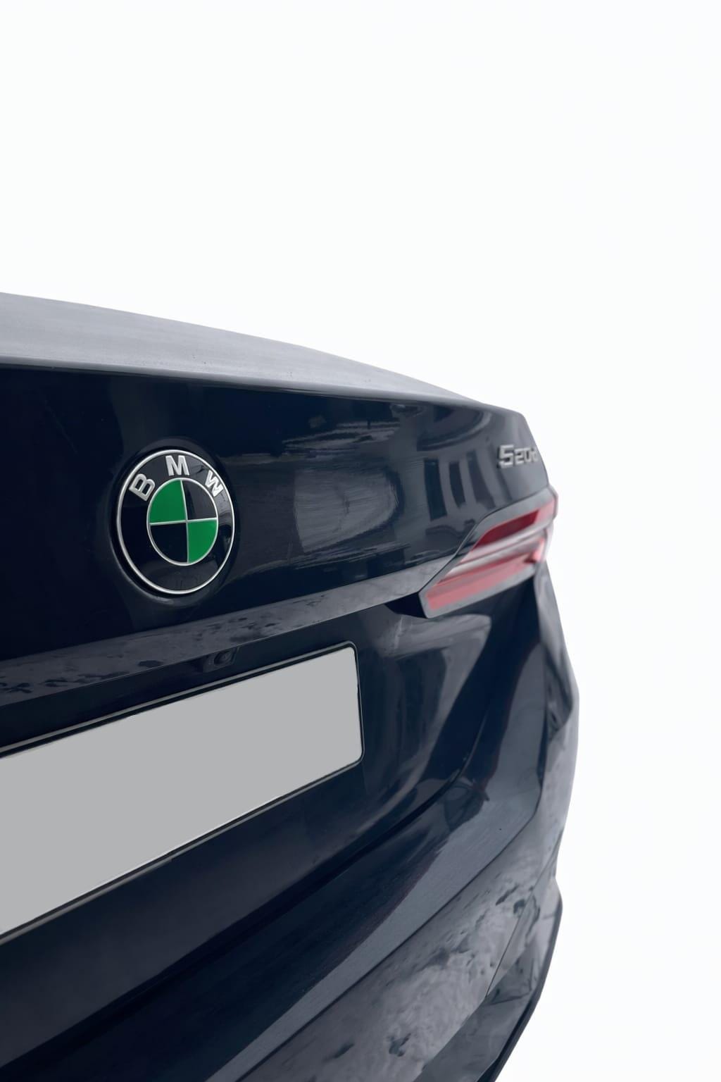 BMW Emblem Aufkleber Set  Custom Logo Styling (7-teilig) Individuelle Vinyl Overlays für Motorhaube, Felgen, Heck & Lenkrad
