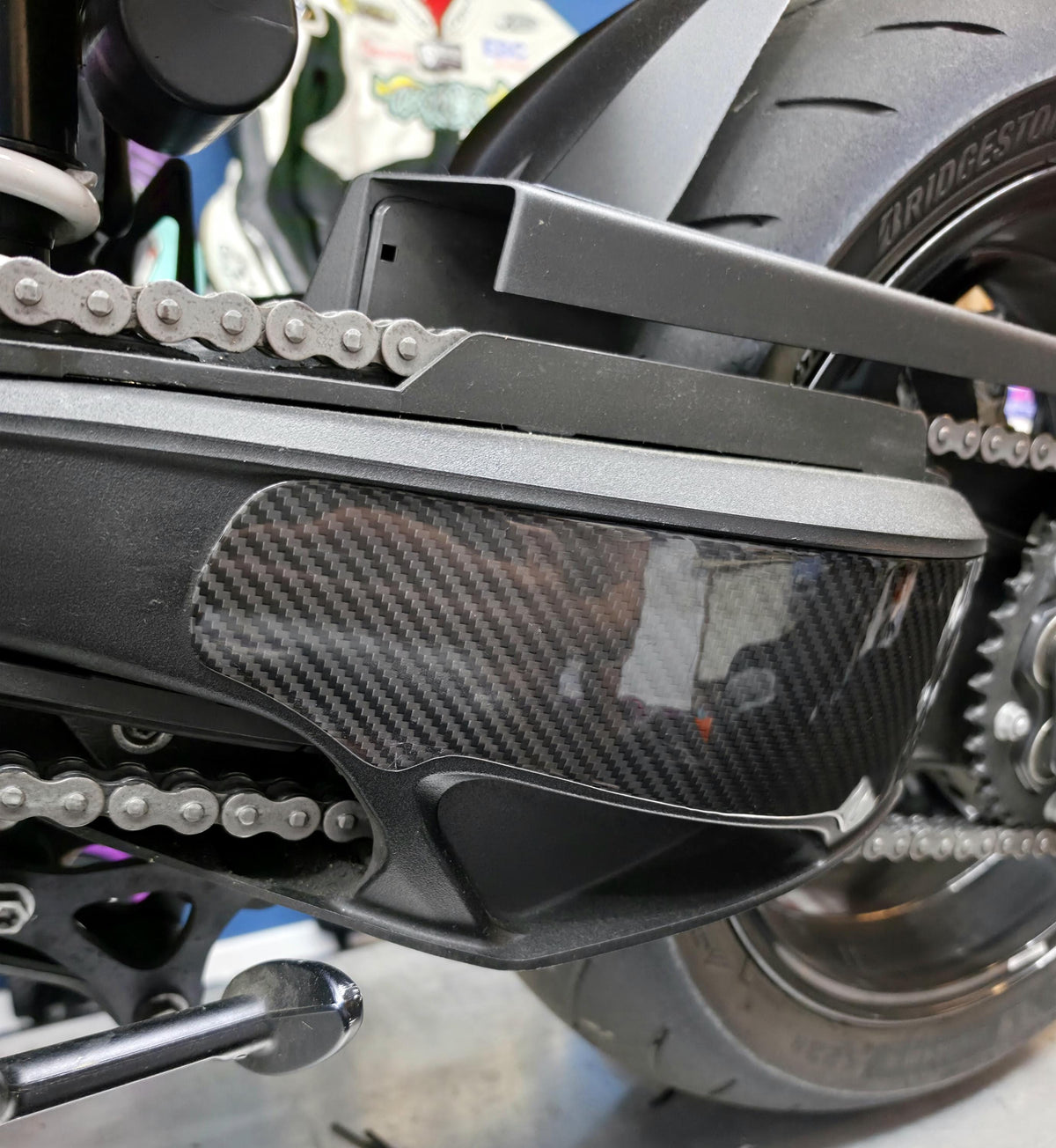 KTM 1290 Super Duke R 3.0 Carbon Schwingenschutz | Swingarm Protector | Motorrad Carbon Zubehör | Schutz & Premium Optik