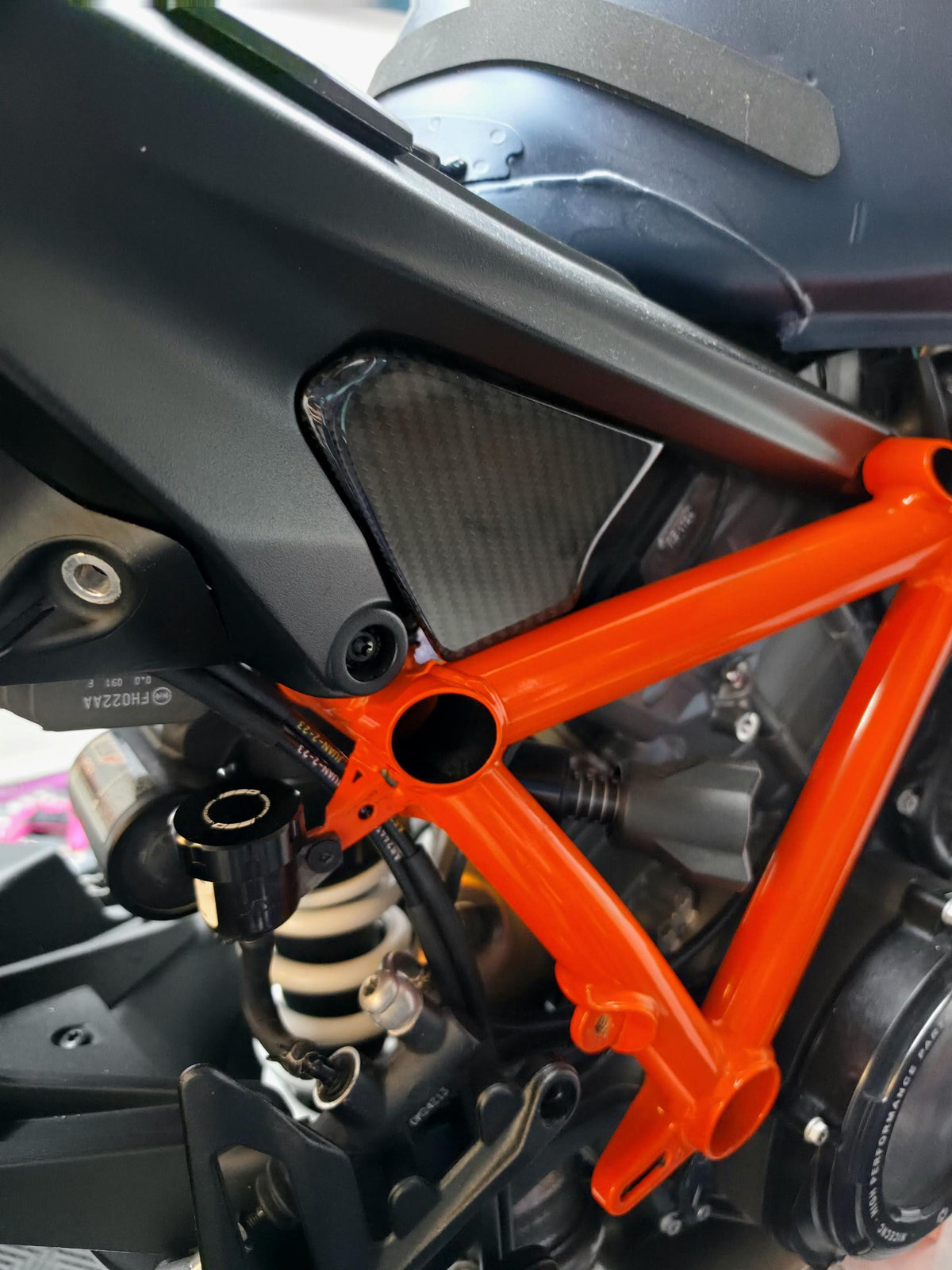 KTM 1290 Superduke R 3.0 Carbon Rahmenabdeckung | Frame Cover | Motorrad Carbon Zubehör | Premium Optik | Passgenauer Rahmenschutz